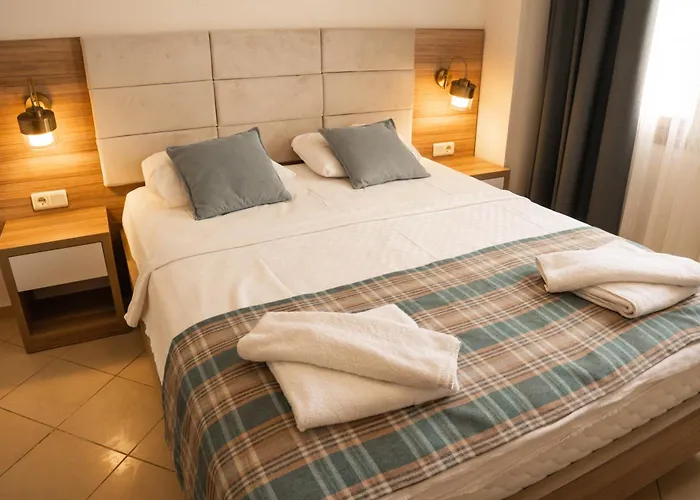 Perdikia Hill And 3*