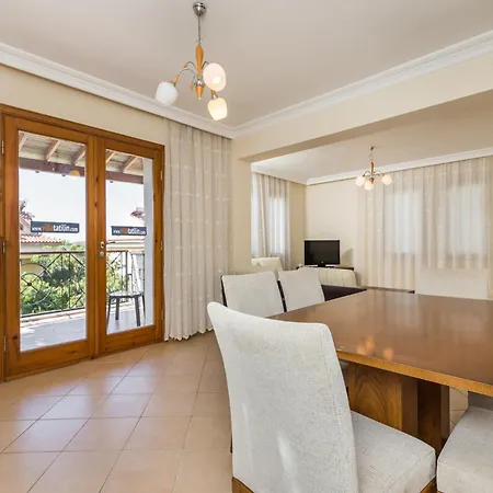 Hotell Perdikia Hill And 3*