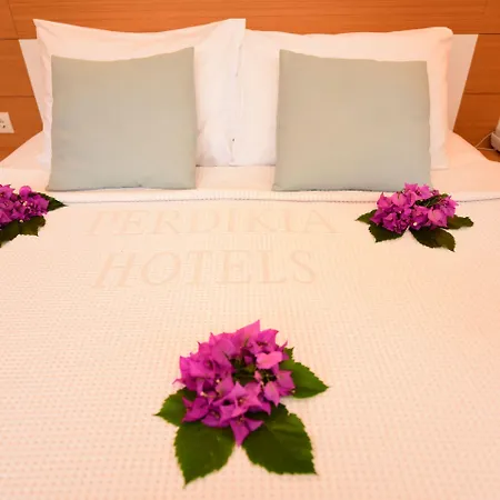 Hotell Perdikia Hill And 3*