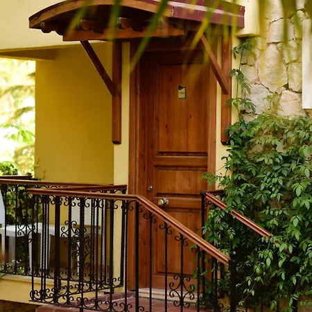 Hotell Perdikia Hill And 3*