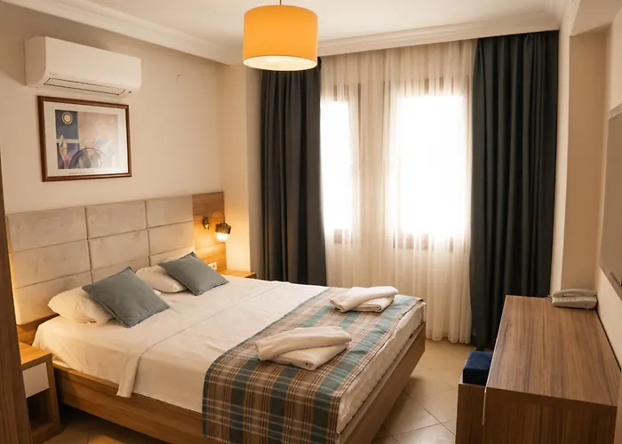 Perdikia Hill And Ολουντενίζ